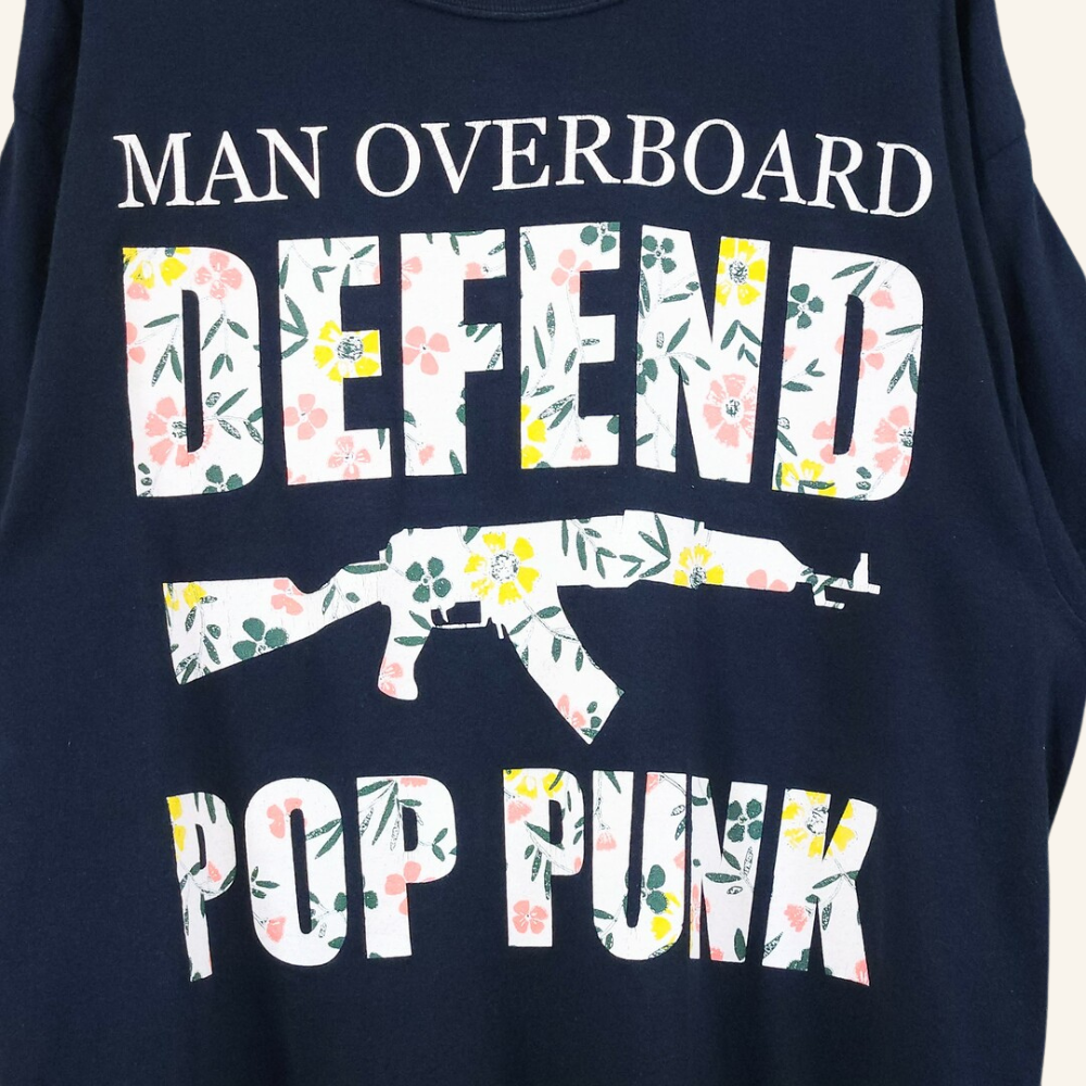 【古着】MAN OVERBOARD バンドTシャツ Mサイズ ネイビー "DEFEND POP PUNK" パンクロック ユニークデザイン