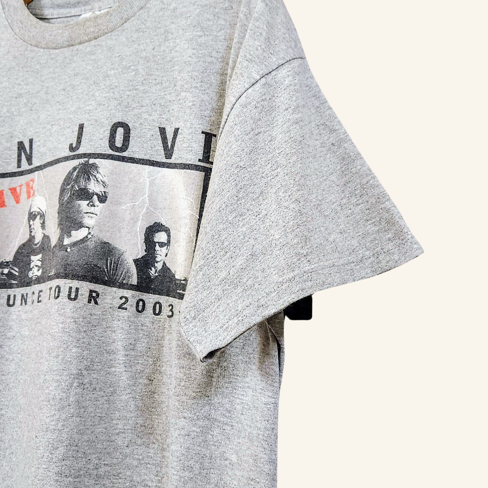 【Rare】Bon Jovi "Bounce" World Tour 2003 T-Shirt - Featuring Band Member Names (A Timeless Piece for Rock Enthusiasts)